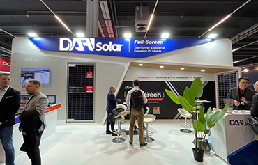 Módulo fotovoltaico de tela cheia da DAH Solar Shined no ENEX & The GENERA.