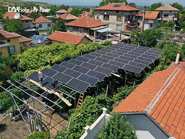 Famílias búlgaras com projeto de usina de energia de 30KW ， Sistema doméstico solar na rede
